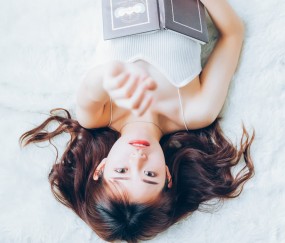 怀孕初期被东西撞到肩膀，需要担心吗？
